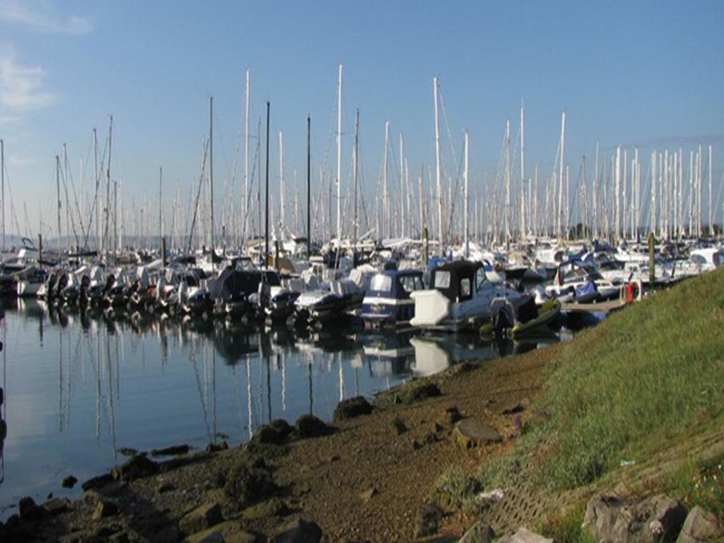 Auplands En-Suite Rooms Lymington Eksteriør bilde